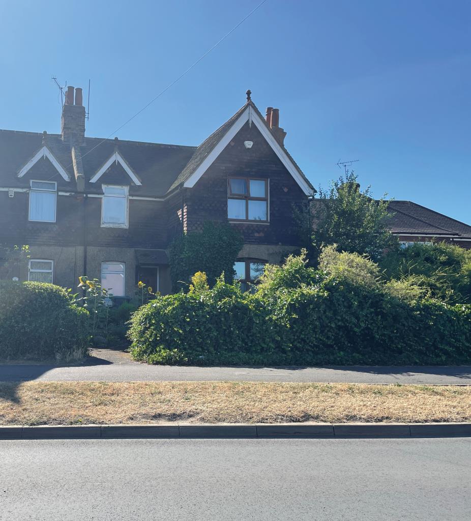 Lot: 130 - THREE-BEDROOM HOUSE FOR INVESTMENT -